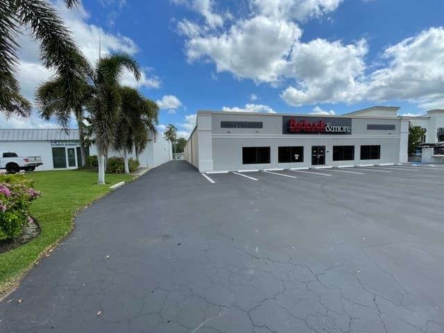 2665 Davis Blvd, Naples, FL for lease - Primary Photo - Image 1 of 13