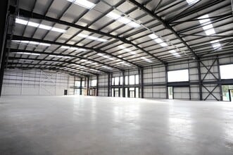 4A Riverside Way, Irvine à louer Photo intérieure- Image 1 de 3