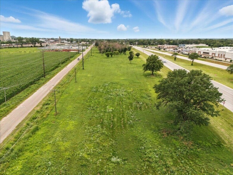 N 15th St, Council Bluffs, IA à vendre - Photo du bâtiment - Image 3 de 5
