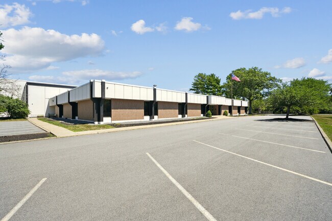 Plus de détails pour 26 Wiggins Ave, Bedford, MA - Industriel à louer