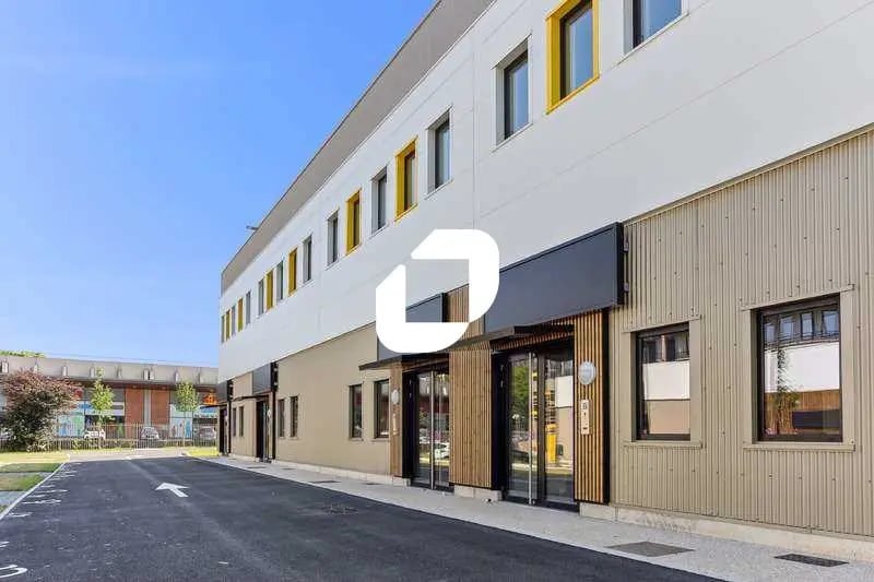 Flex in Fresnes for lease - Building Photo - Image 2 of 36