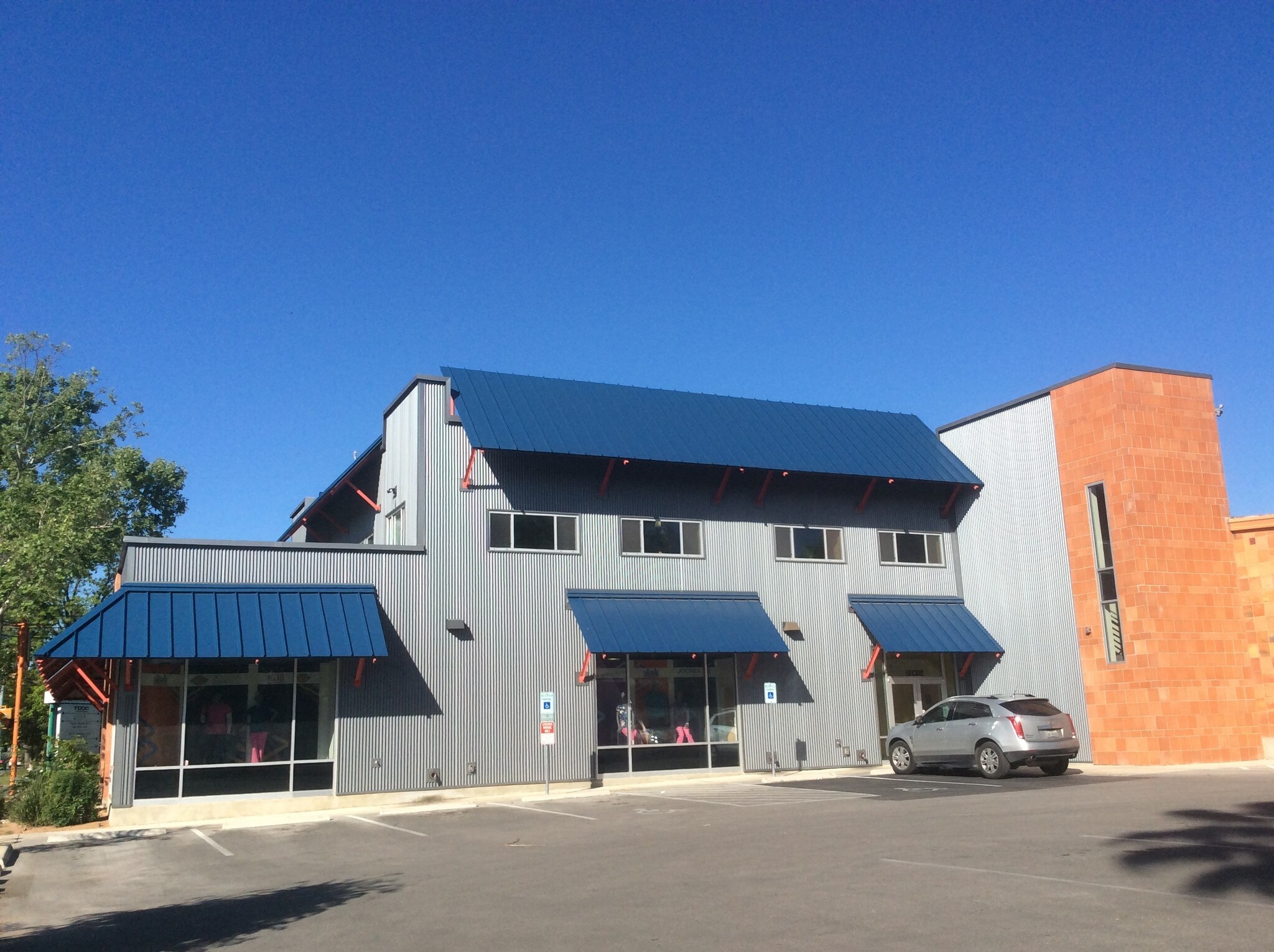 902 Brooklyn Ave, San Antonio, TX for lease Building Photo- Image 1 of 7