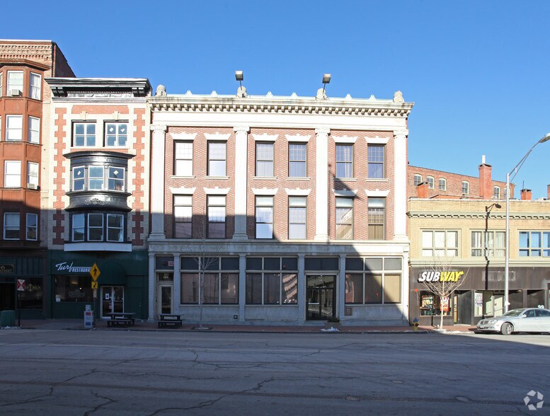 132 Grand St, Waterbury, CT à louer - Photo du bâtiment - Image 3 de 3