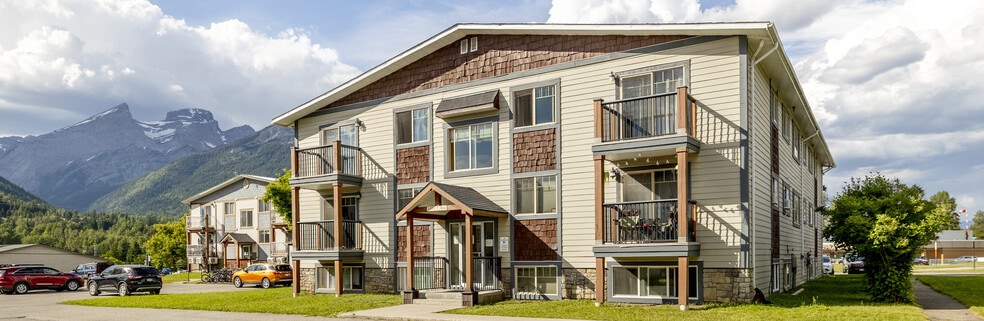 491 5 Av, Fernie, BC for sale - Building Photo - Image 3 of 11