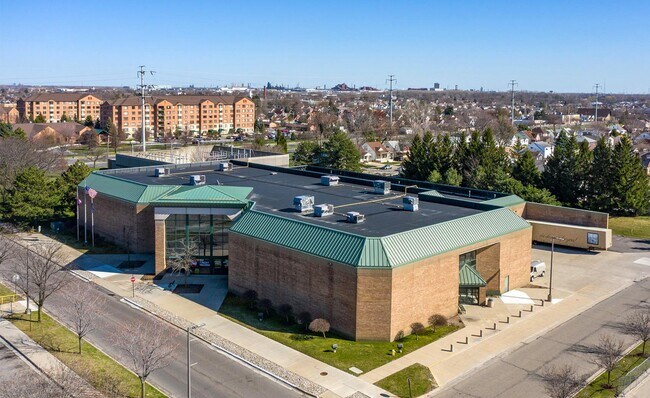Plus de détails pour 15701 Market Dr, Dearborn, MI - Commerce de détail à louer