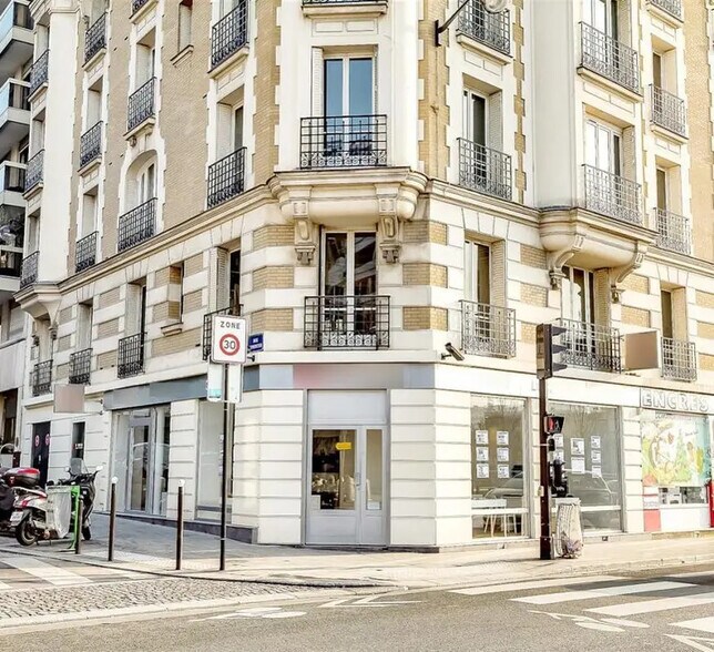 Immeuble residentiel dans Paris à vendre - Photo du bâtiment - Image 1 de 8