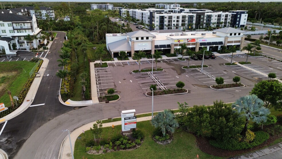8590 Collier Blvd, Naples, FL à louer - Photo du bâtiment - Image 3 de 5