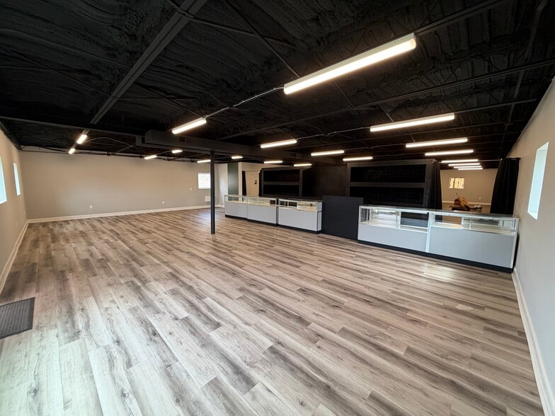 137 W Broadway, Gallatin, TN for lease - Building Photo - Image 3 of 5