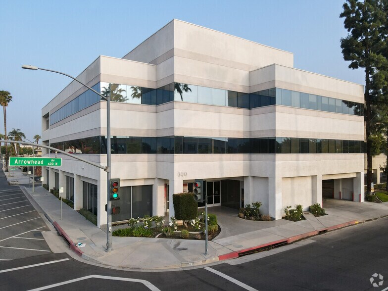 600 N Arrowhead Ave, San Bernardino, CA à vendre - Photo du bâtiment - Image 2 de 17