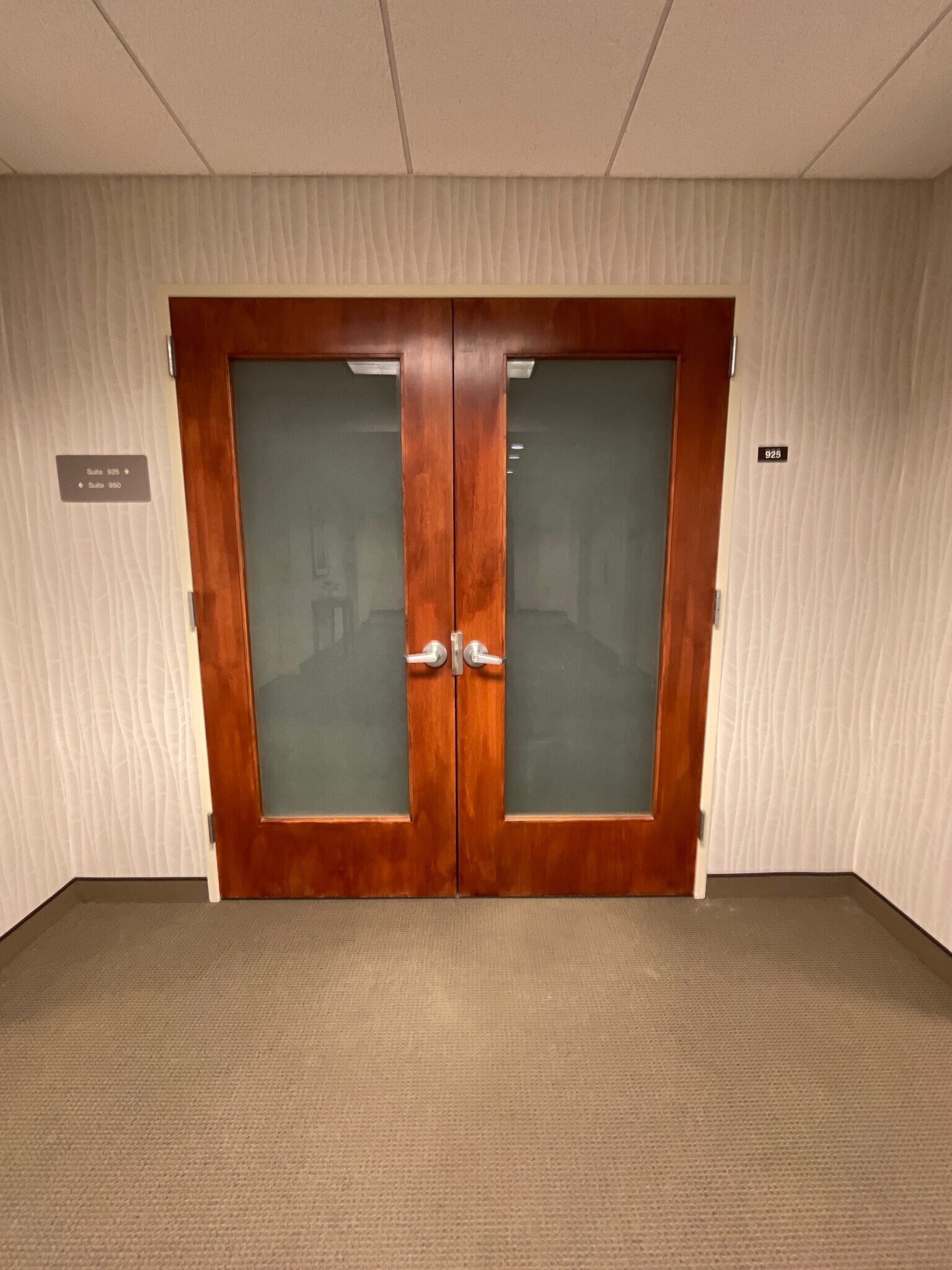 701 Lee St, Des Plaines, IL à louer Photo intérieure- Image 1 de 3