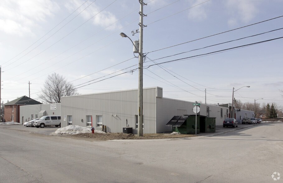 12 Wallace St, Halton Hills, ON for sale - Primary Photo - Image 1 of 1