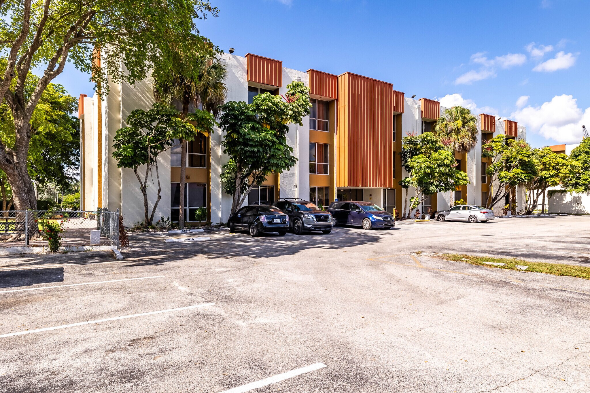 540 NW 165th St, Miami, FL à louer Photo du bâtiment- Image 1 de 17