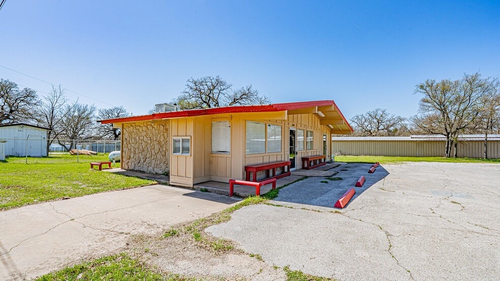 1300 Liberty School Rd, Azle, TX for lease - Primary Photo - Image 1 of 27