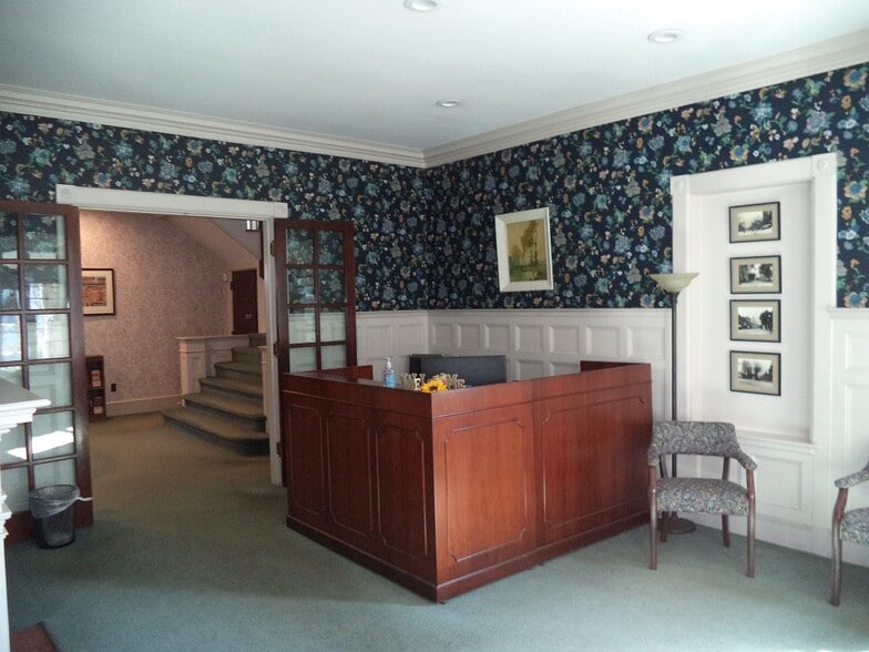 1855 Elm St, Manchester, NH for lease - Building Photo - Image 2 of 28