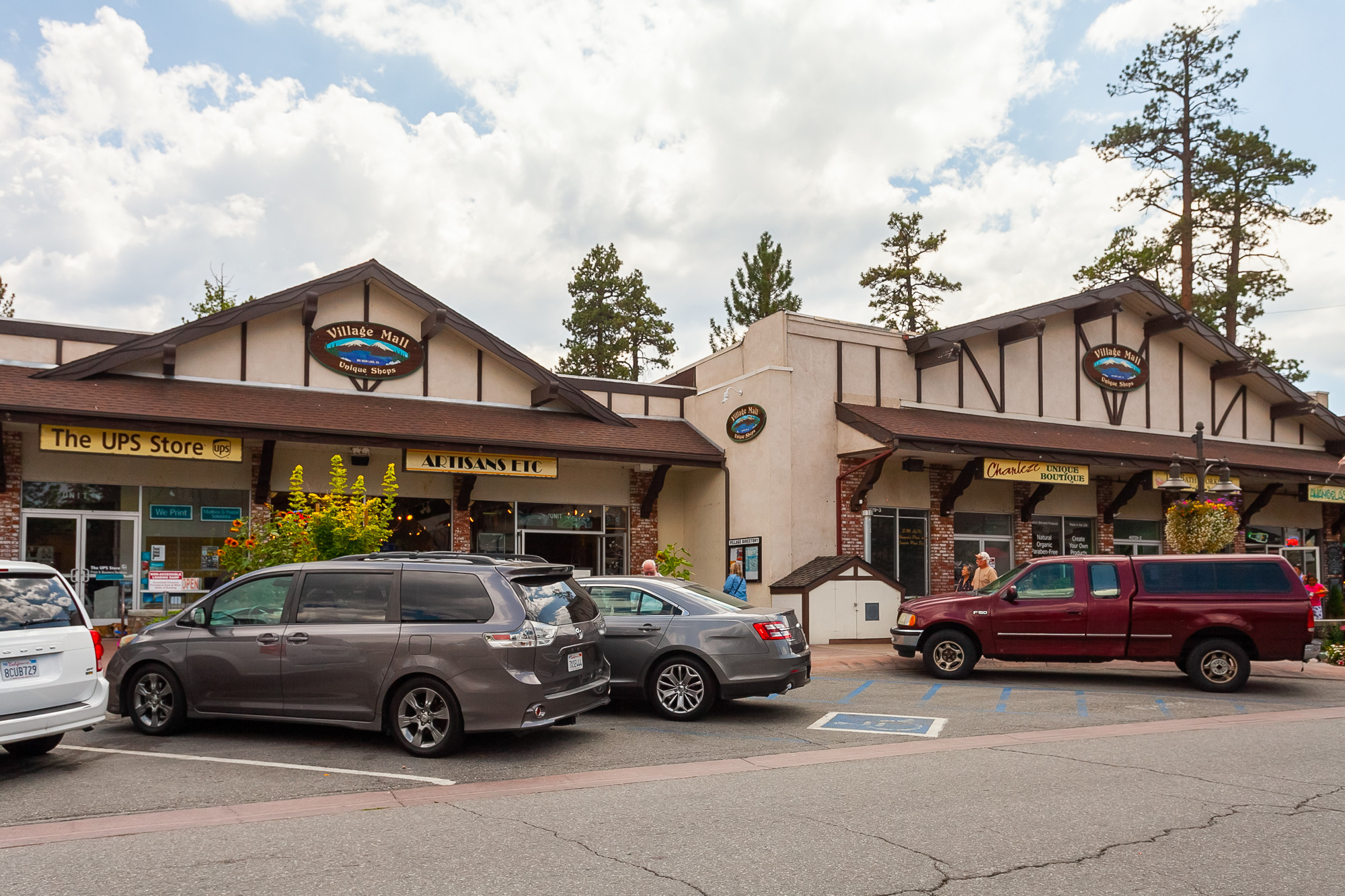 40729 Village Dr, Big Bear Lake, CA à vendre Photo du bâtiment- Image 1 de 1