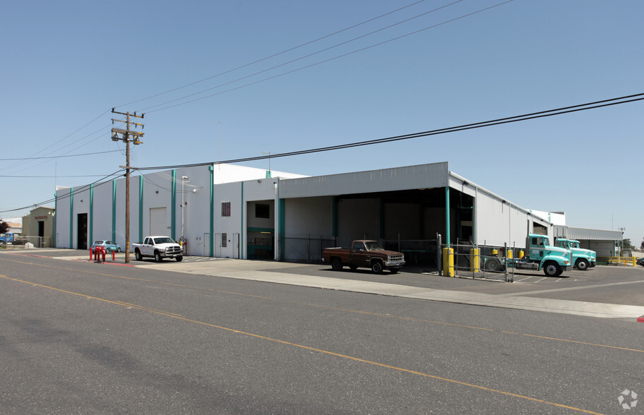 330 S Riverside Dr, Modesto, CA for lease - Primary Photo - Image 1 of 7