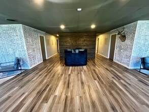127 Hemlock St, Columbus, MS for lease Interior Photo- Image 2 of 21