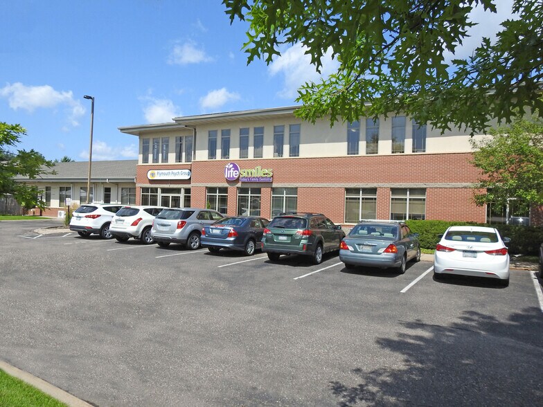 3021 Harbor Ln N, Plymouth, MN à louer - Photo du bâtiment - Image 2 de 5