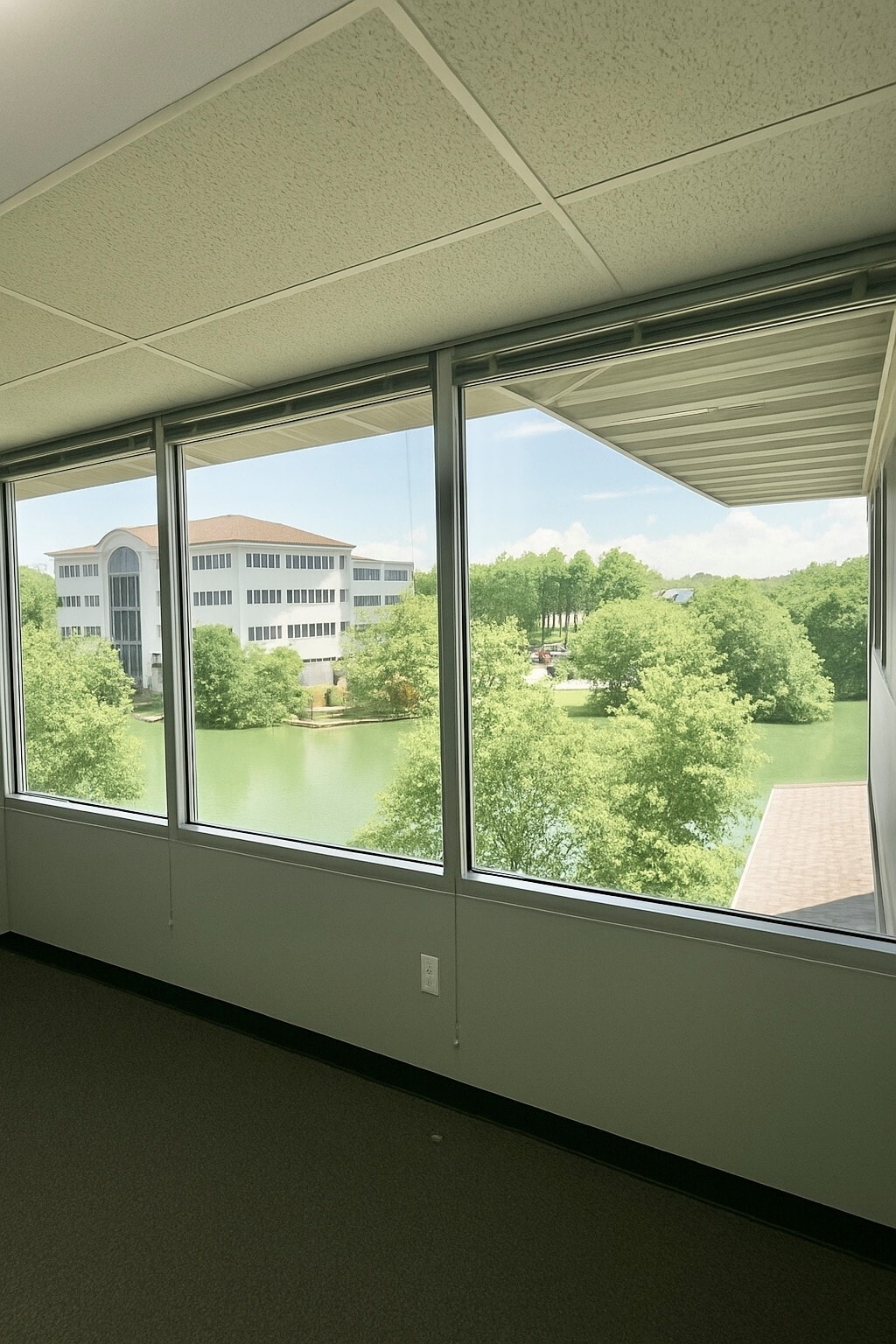 6 Pidgeon Hill Dr, Sterling, VA for lease Interior Photo- Image 1 of 4