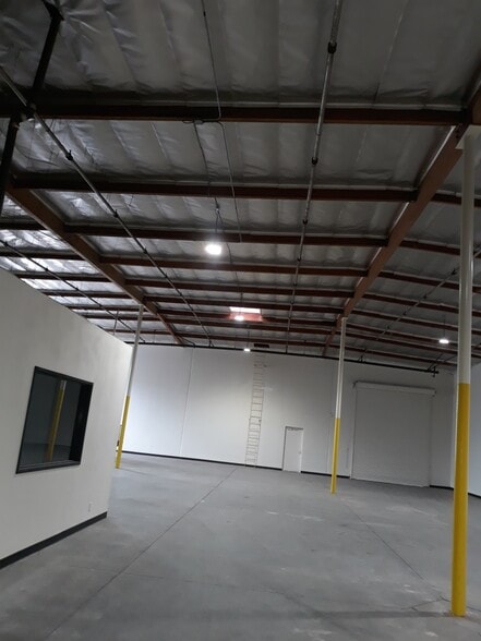 13933 Magnolia Ave, Chino, CA for lease - Building Photo - Image 3 of 12
