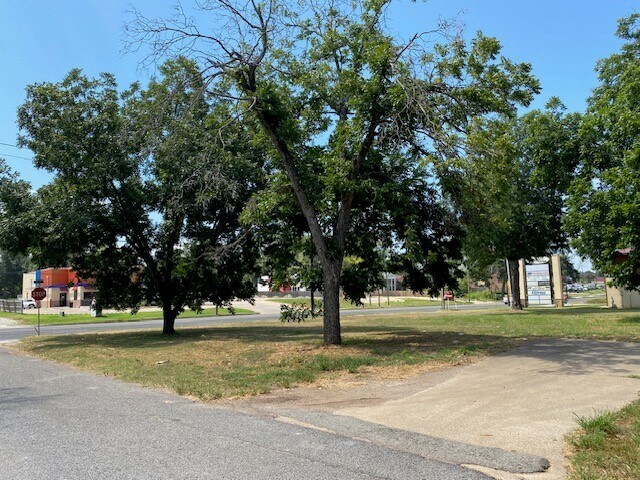 913 E Tyler St, Athens, TX à vendre Photo du bâtiment- Image 1 de 9
