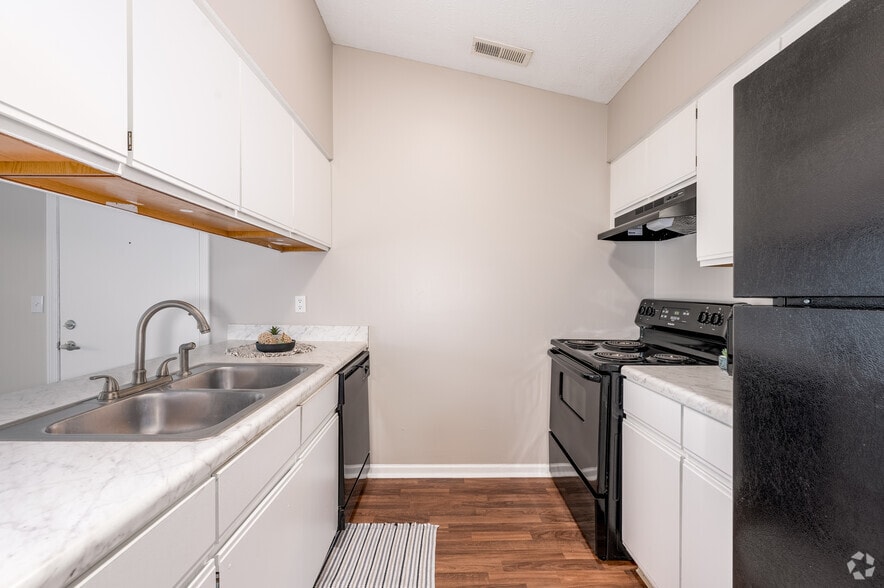 374 Elston Rd, Lafayette, IN for sale - Interior Photo - Image 3 of 9
