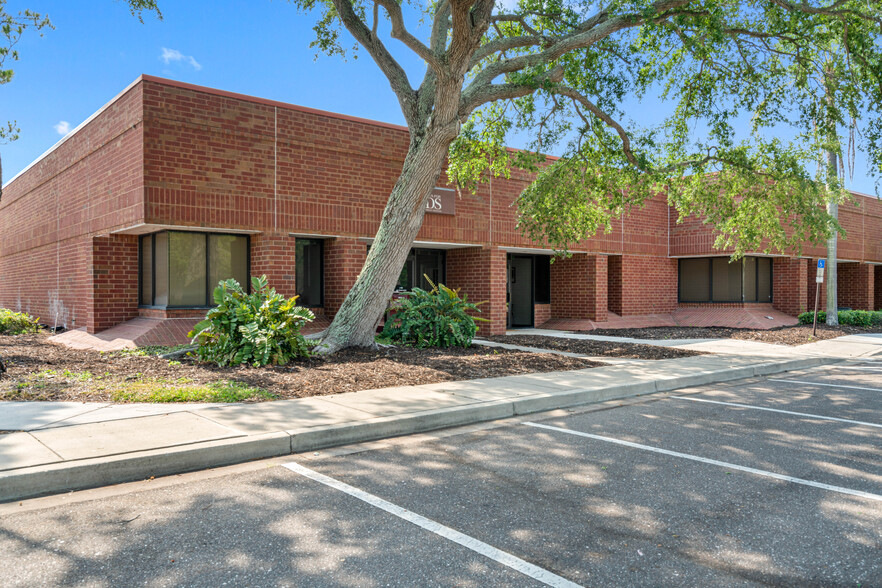 4900 Creekside Dr, Clearwater, FL for lease - Building Photo - Image 1 of 5