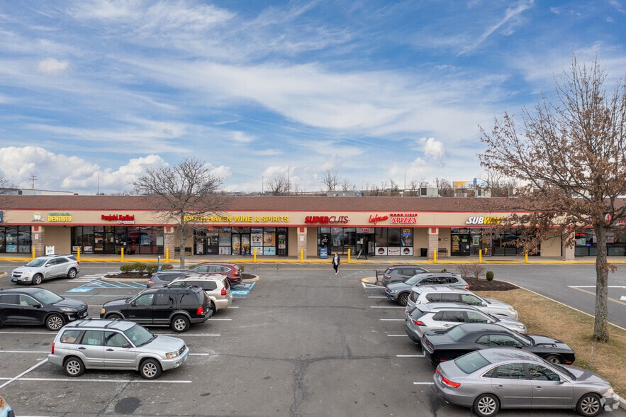 111-555 Universal Dr N, North Haven, CT for lease - Building Photo - Image 2 of 4