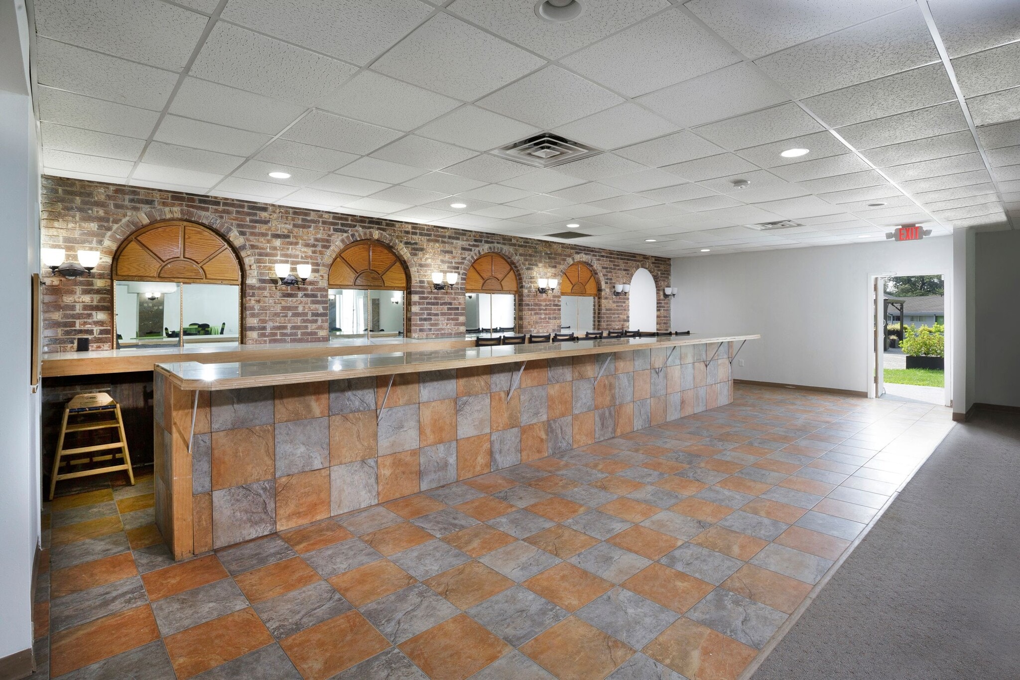 8016 Arlington Expy, Jacksonville, FL à louer Photo intérieure- Image 1 de 3