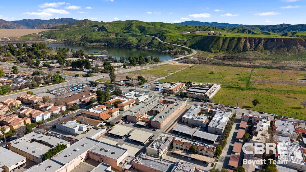 31737 Ridge Route Rd, Castaic, CA à vendre - Photo du bâtiment - Image 3 de 18