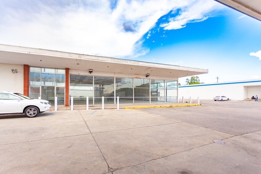 2429 Carraway Blvd, Birmingham, AL for lease - Building Photo - Image 3 of 15