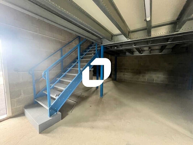 Flex in Brières-les-Scellés for lease - Interior Photo - Image 2 of 9