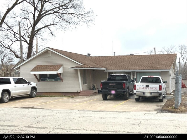 Contractor Property portfolio of 3 properties for sale on LoopNet.ca - Building Photo - Image 2 of 3