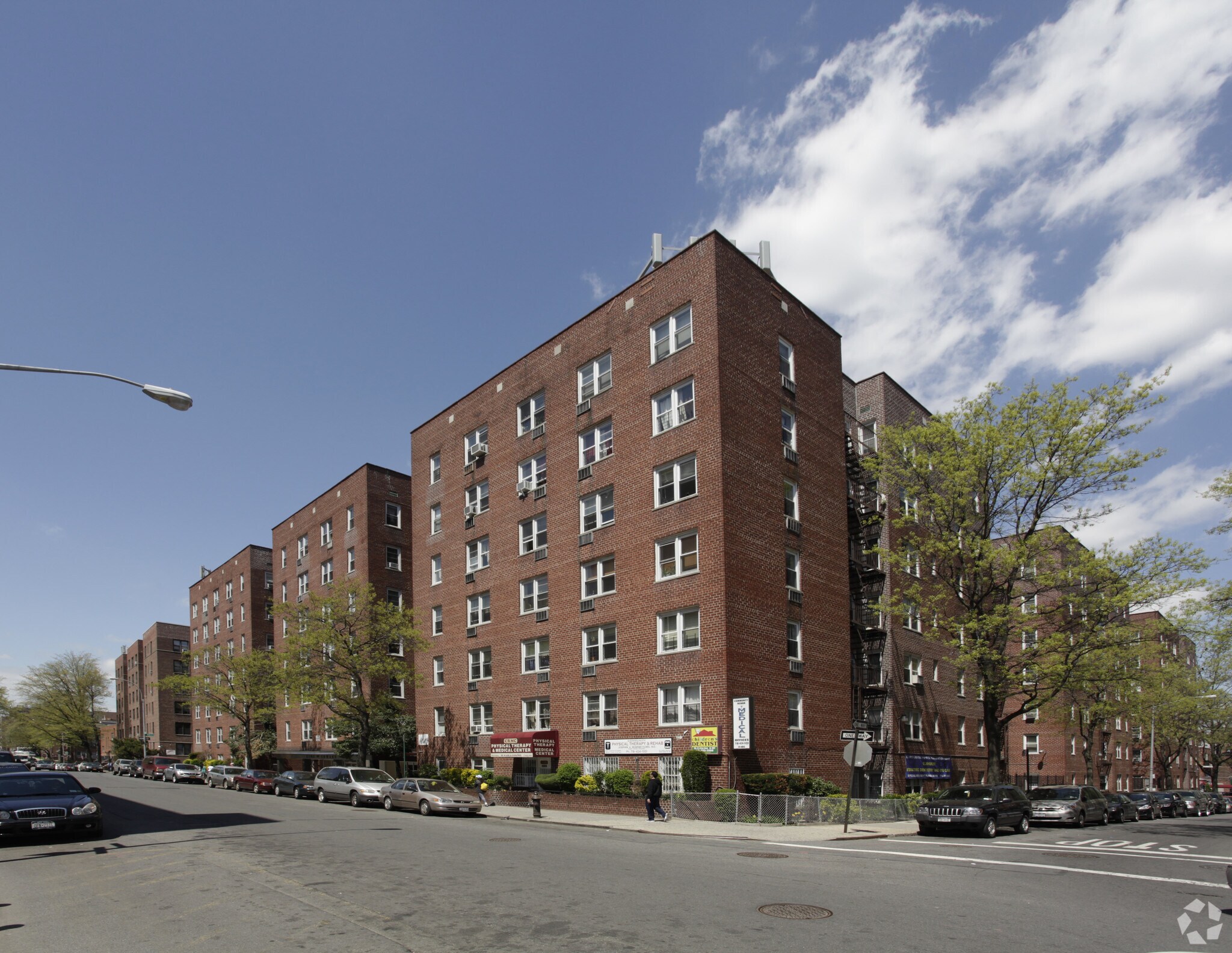 79-11 41st Ave, Elmhurst, NY à louer Photo du bâtiment- Image 1 de 5