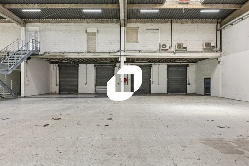 Flex in Palaiseau for lease - Interior Photo - Image 2 of 7