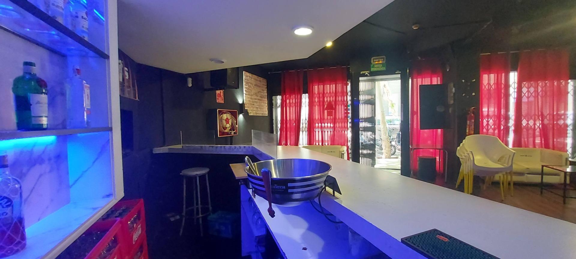 Retail in Barcelona, Barcelona for lease Interior Photo- Image 1 of 14