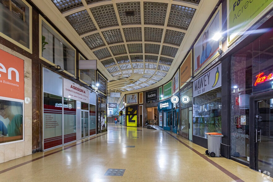 Immeuble residentiel dans Madrid, Madrid à vendre - Photo du bâtiment - Image 3 de 3