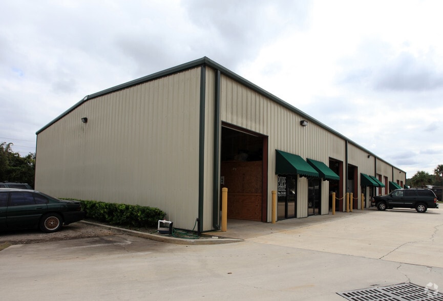 445 Tresca Rd portfolio of 4 properties for sale on LoopNet.ca - Building Photo - Image 3 of 7