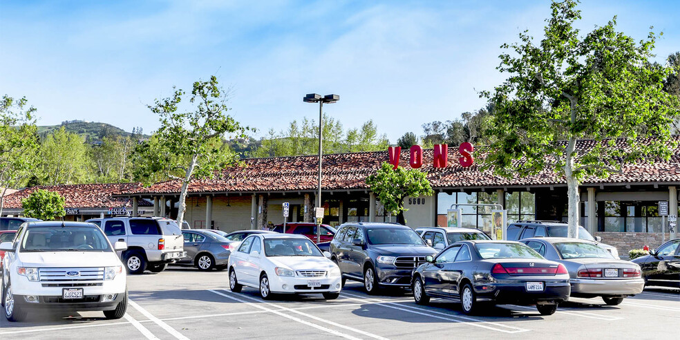 5550-5640 E Santa Ana Canyon Rd, Anaheim Hills, CA à louer - Photo du bâtiment - Image 1 de 4