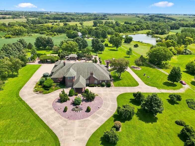 2608 N Jefferson Way, Indianola, IA à vendre - Photo du bâtiment - Image 3 de 35
