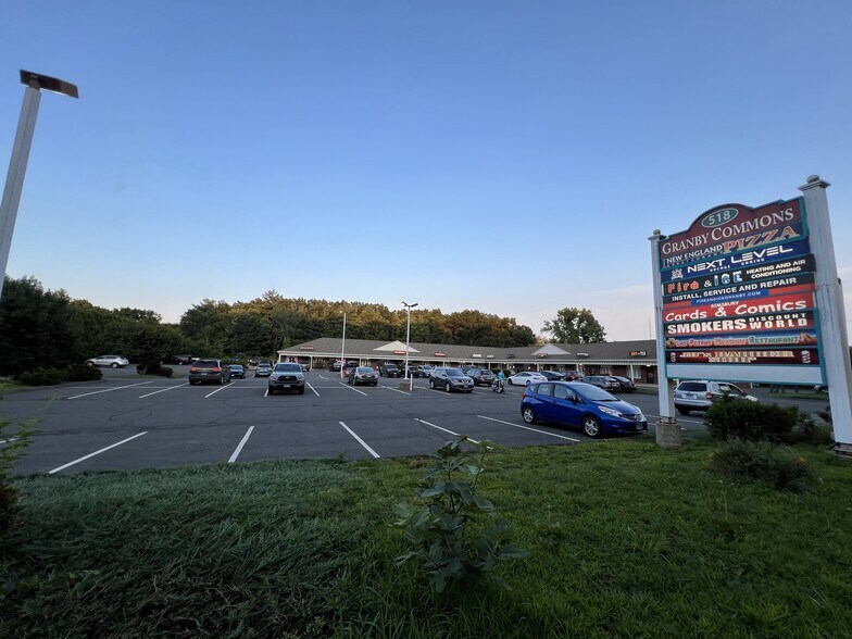 518 Salmon Brook St, Granby, CT à louer - Photo du bâtiment - Image 3 de 12