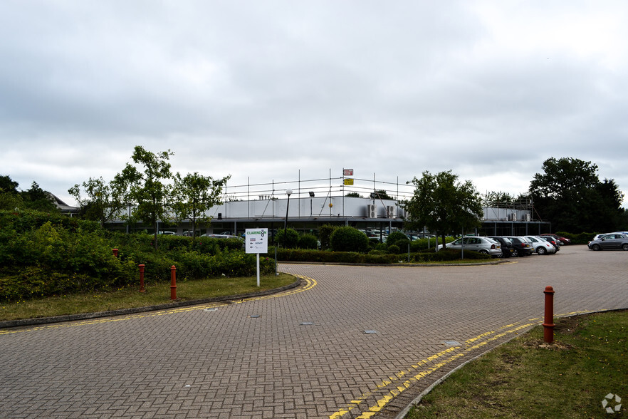 8 Clarendon Dr, Milton Keynes for lease - Primary Photo - Image 1 of 1