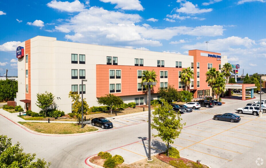 138 Richland Hills Dr, San Antonio, TX à vendre - Photo du bâtiment - Image 2 de 4