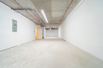 124-28 Queens Blvd, Kew Gardens, NY à louer Photo du bâtiment- Image 2 de 3