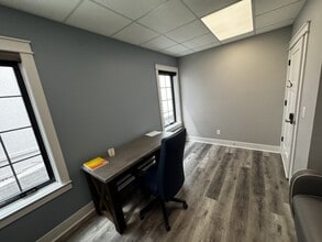 7115 Kentwell Ln, Lincoln, NE for lease Interior Photo- Image 2 of 3