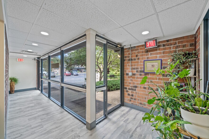 7819 Conser Pl, Overland Park, KS for sale - Lobby - Image 2 of 12