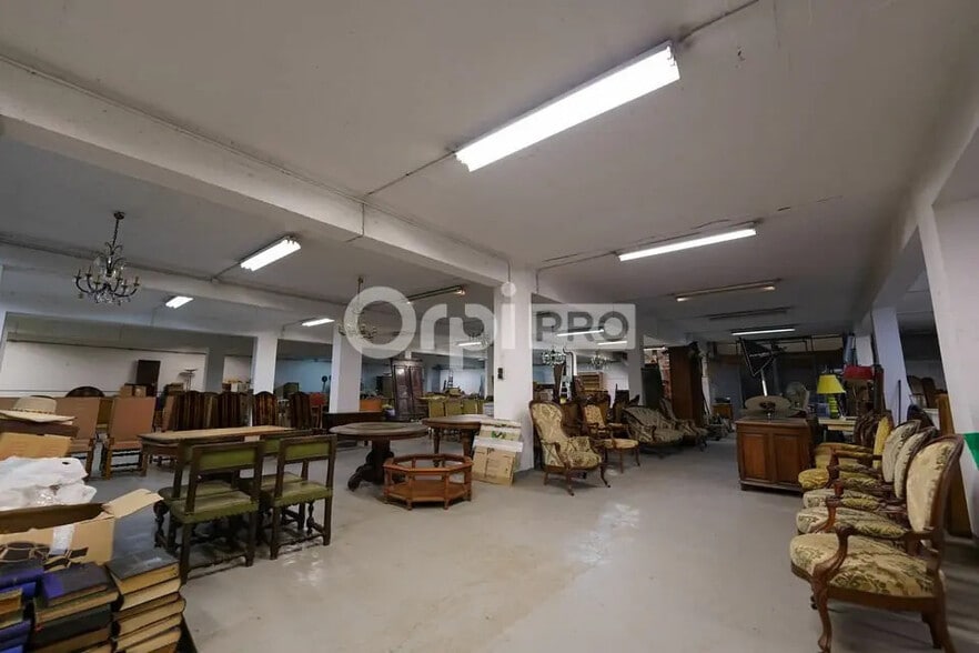 Office in Villeurbanne for lease - Interior Photo - Image 2 of 9