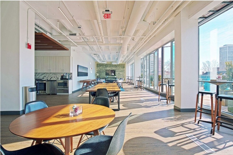 325 Chestnut St, Philadelphia, PA for lease - Interior Photo - Image 2 of 3