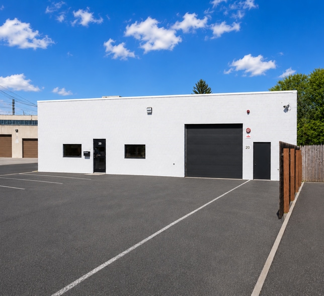 20 Crescent St, Stamford, CT for sale - Building Photo - Image 3 of 12
