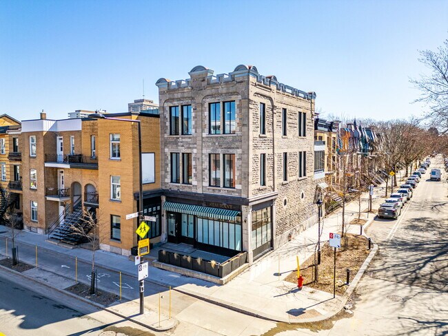 Plus de détails pour 250 Av Des Pins E, Montréal, QC - Commerce de détail à louer